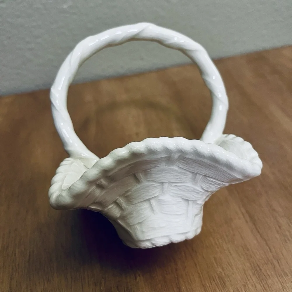 Vintage Small Ceramic Trinket Basket Woven Lattice Texture Ivory‎
